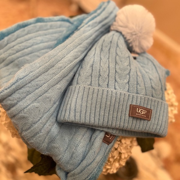 - UGG Sweather Weather Sky Blue  Fleece  pom pom hat infinity scarf set NWT - Picture 15 of 15